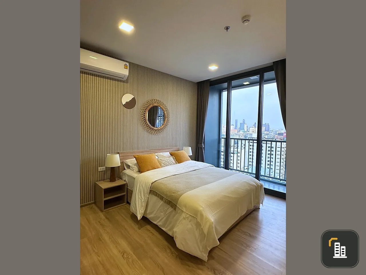 Condo for rent XT Phayathai, nice decorated room, fully furnished, appliances included. If you don't reserve, you will regret it. Let me tell you.