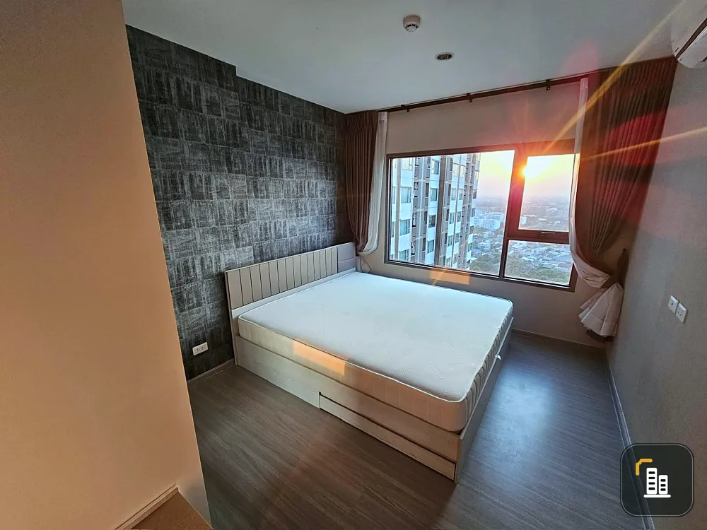 For sale or rent, Aspire Sathorn-Ratchapruek, high floor, good view, well wallpapered throughout the room. Hurry, don't miss it.