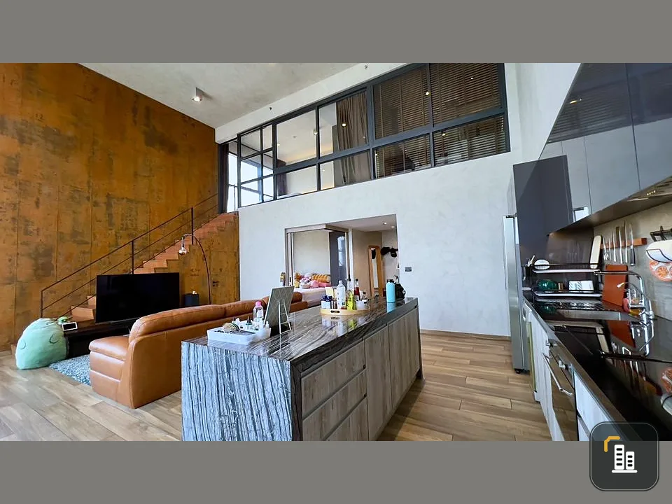 For sale: The Loft Asoke, good view, room ready to move in. Premium grade furniture Just carry one bag and move in.