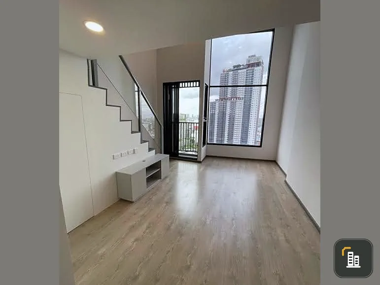 Condo down payment sale soho bangkok ratchada Duo space, ceiling height 4.2, airy, good price, hurry and reserve now.