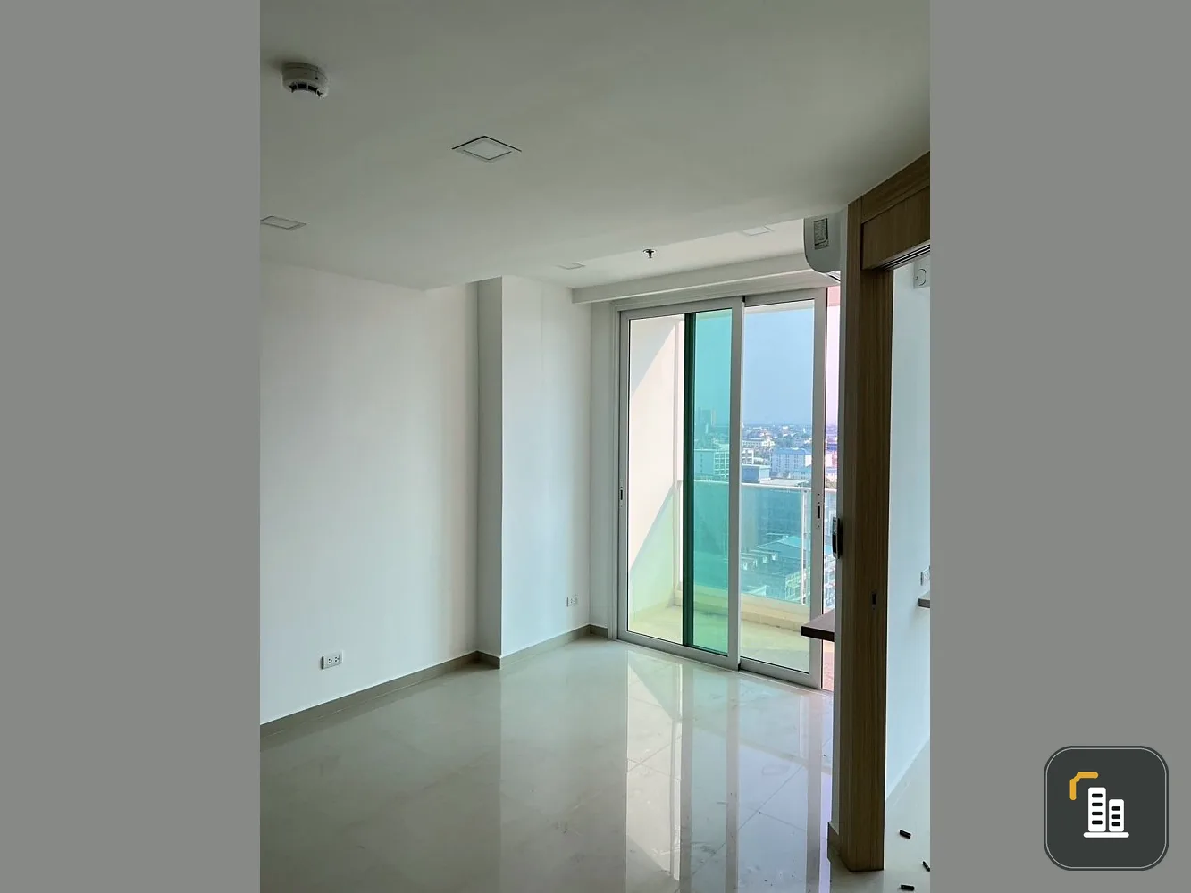 City Garden Tower for sale (South Pattaya), empty room, built-in, high floor, renovation line, don't miss it.