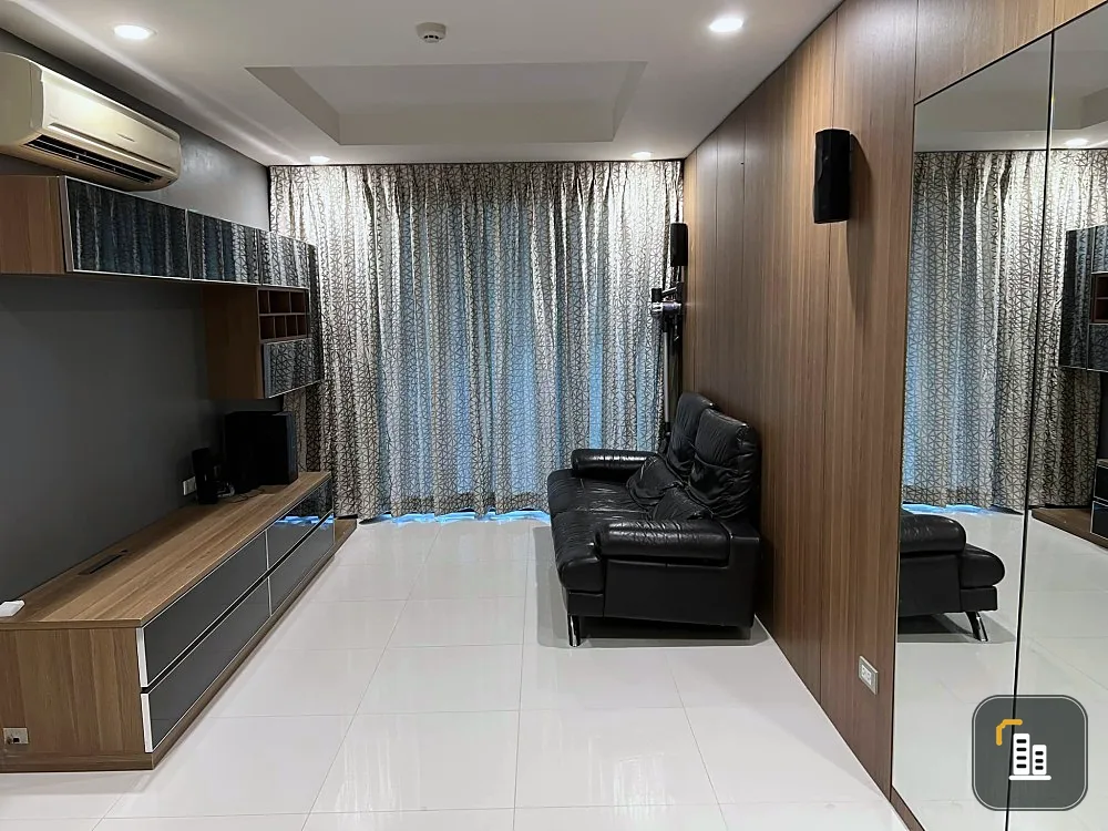 For sale/rent: Voque Sukhumvit 31, top floor, spacious room. The central part is complete. If you don't reserve, you'll miss a lot.