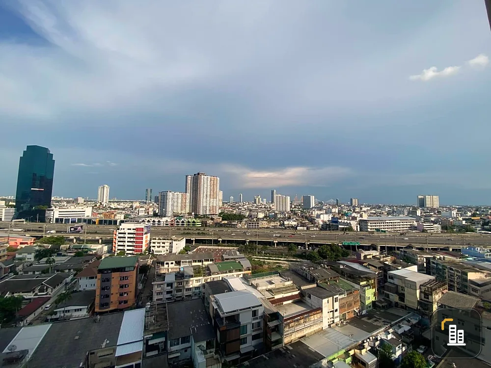 For sale: Lumpini Place Ratchada-Sathu, 15th floor, great city view, empty room, separated into sections. Room decoration line, don't miss it.