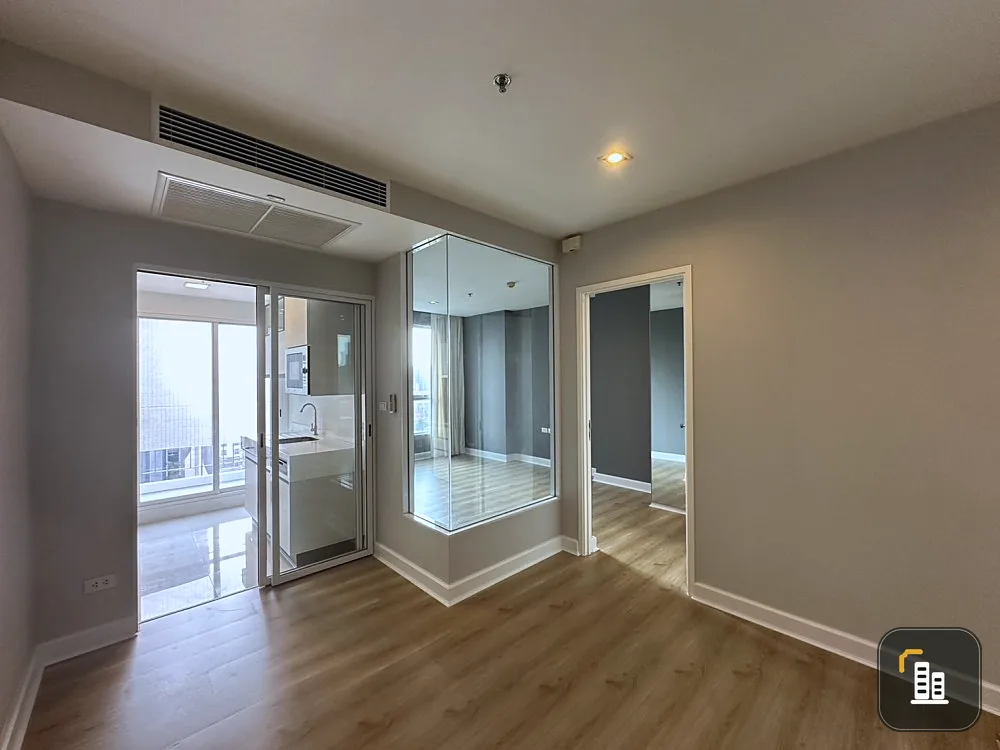 Condo for sale, The Room Sathorn-Taksin, empty room, gray tone, renovation type, like to decorate rooms, don't miss it.