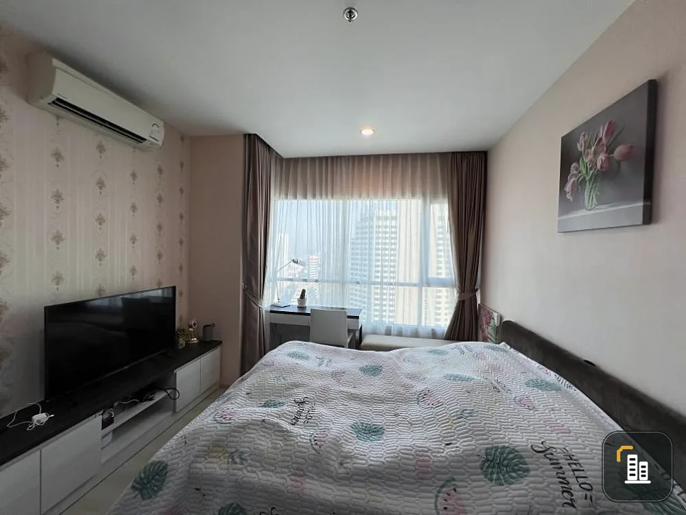 Life Ratchadaphisek for sale, 28th floor, complete with furniture and electrical appliances. Book now, don't wait.