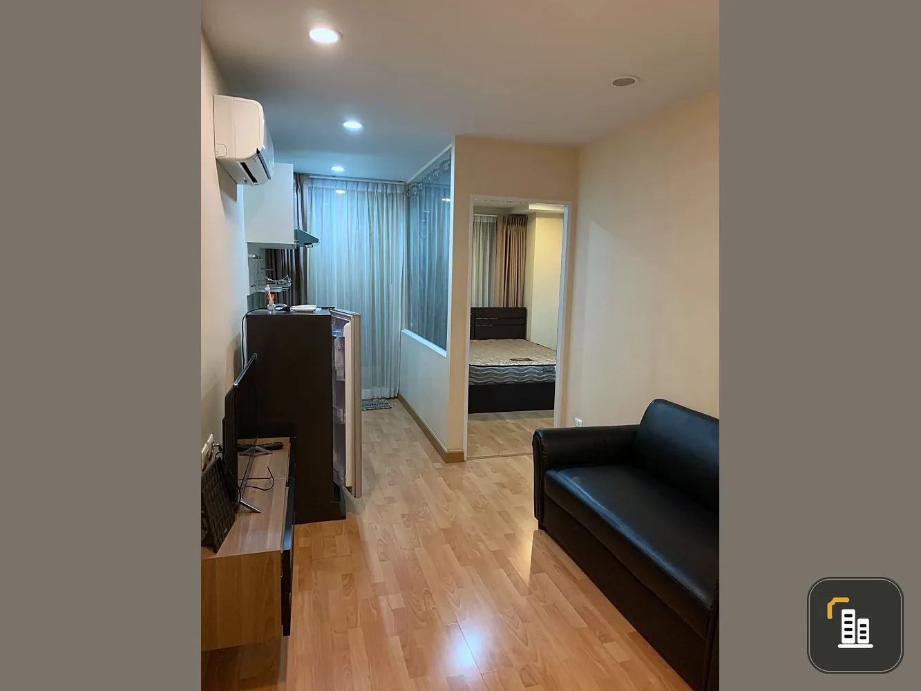 For sale: Condo Tourmaline (Lite) Sathorn-Taksin, spacious room, comfortable to live in, great price. If you don't reserve, you will regret it.