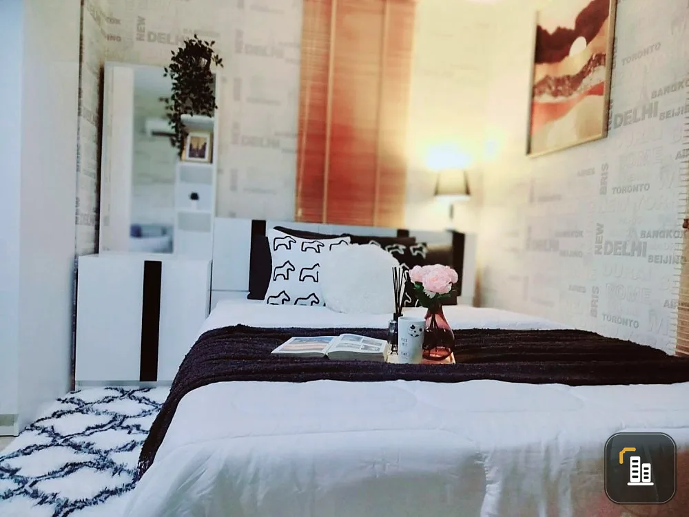 Condo for sale, Chateau In Town Sukhumvit 62/1, decorated with wallpaper throughout the room, nice to live in, swimming pool view, reserve quickly.
