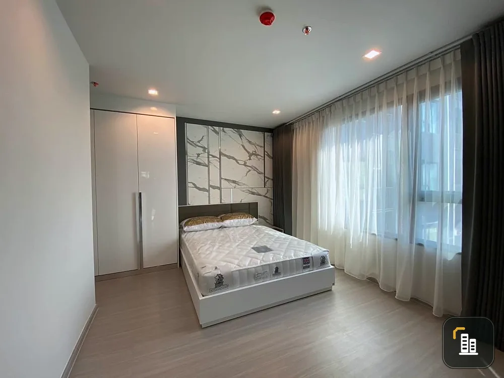 Condo for rent, Life Ladprao, well decorated with built-ins, BTS view, lots of usable space. Just carry your bag and move in.