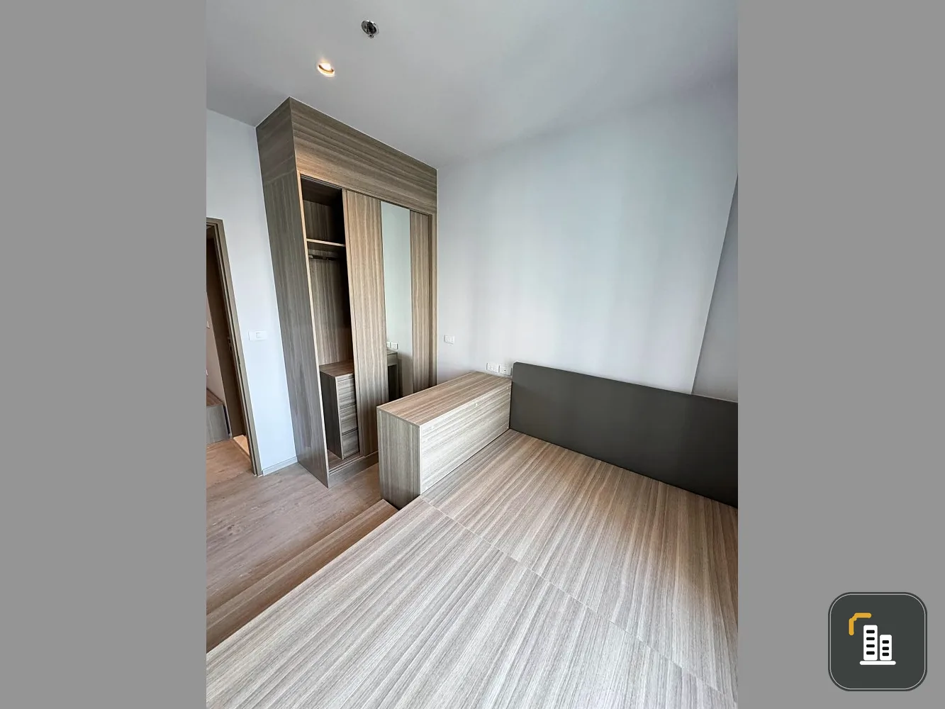 For sale: Altitude Unicorn Sathorn - Tha Phra. Room ready to move in. Complete set of furniture Excellent electrical appliances. Reserve now.