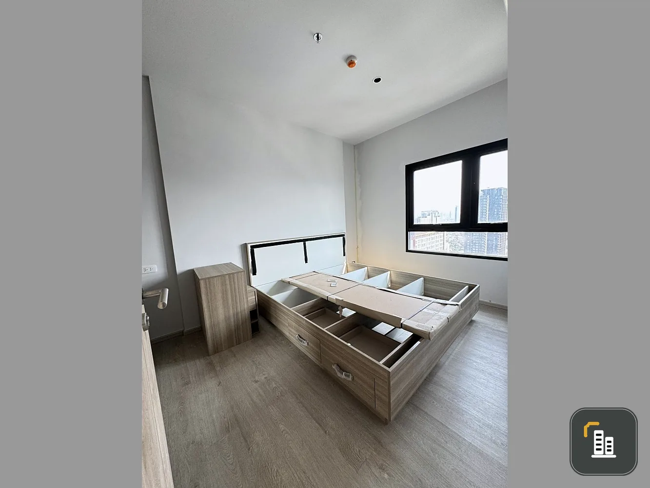 For sale Altitude Unicorn Sathorn - Tha Phra, high floor, simple decorated room. Wide with usable space Good like this, don't miss it.