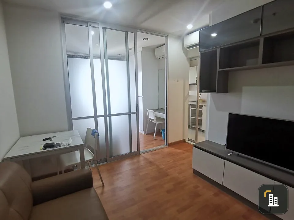 For sale, for rent, The President Phetkasem-Bang Khae, 17th floor, swimming pool view. The room is well decorated. Book now.
