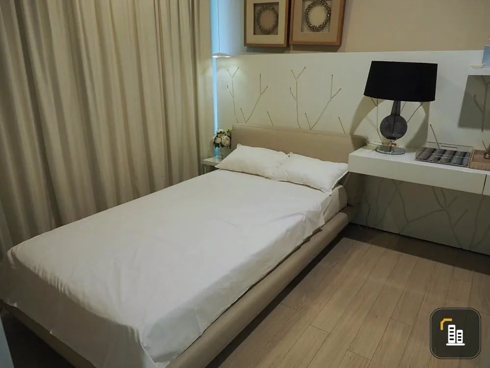 For rent, The Room Sukhumvit 21, beautifully decorated room, looks very expensive. Great furniture Don't be afraid to just look and reserve.