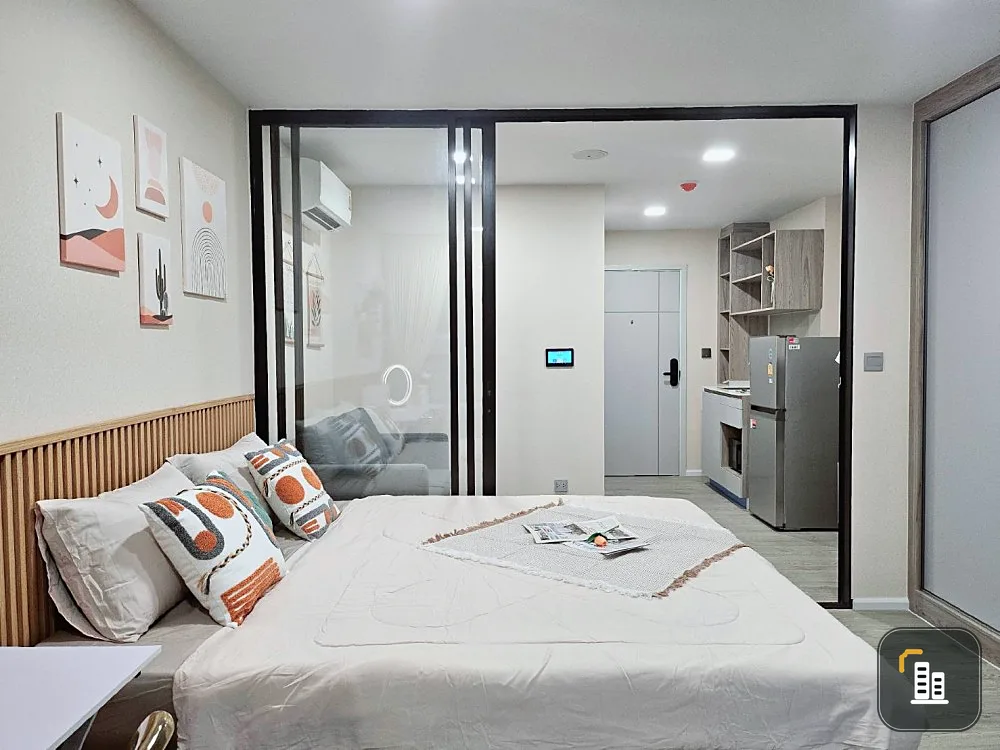 For rent, Cave Town Colony, 2nd floor, swimming pool view, beautifully decorated room, awesome, very livable. Book now, don't miss it.