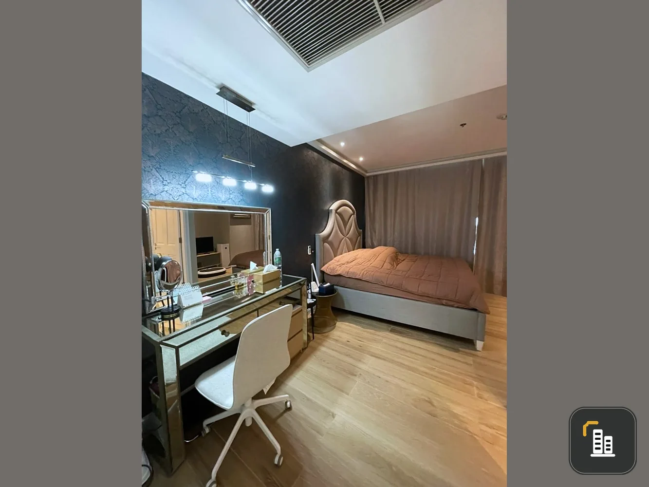 House for sale, Ratchaprasong, 3 bedrooms, 15th floor, city view, fully furnished, luxurious and livable. Hurry and reserve yours now.