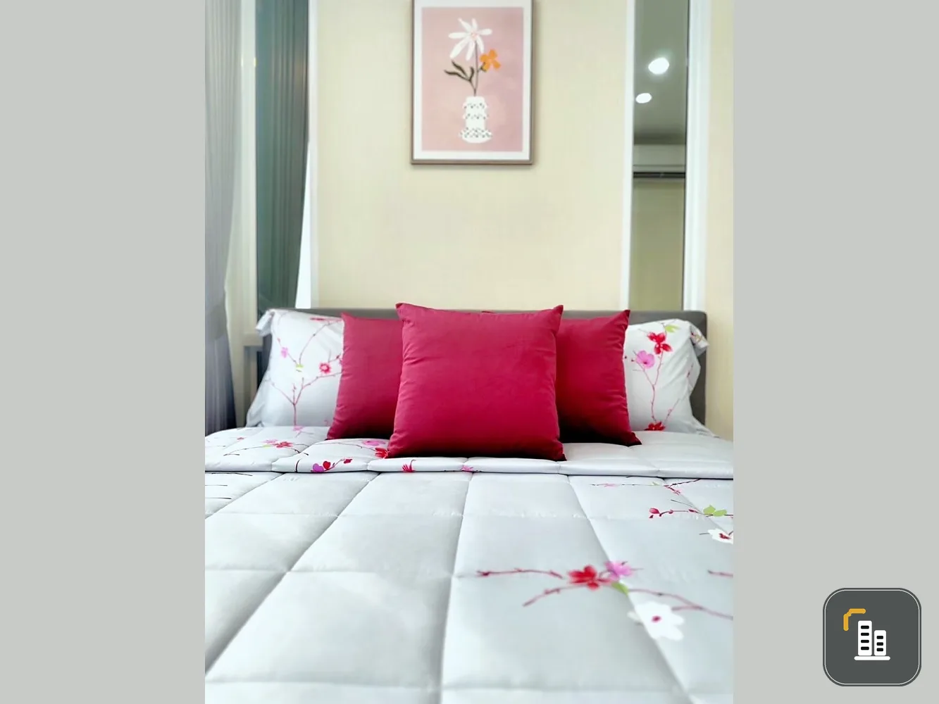 Condo for rent, The Sky Sukhumvit, beautifully decorated room, complete here. I'd say you can't miss it.