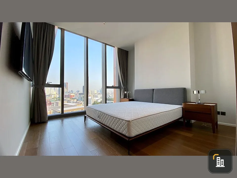 For rent, Kraam Sukhumvit 26, room ready to move in. Wide with usable space Good furniture Good like this, reserve now.