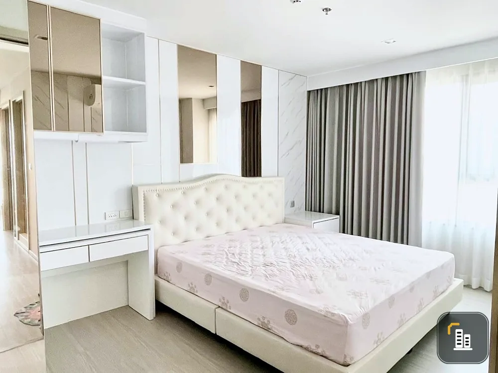 Condo for sale/rent, Life Lat Phrao, decorated with built-in marble patterns, high floor, east facing, just come and move in.