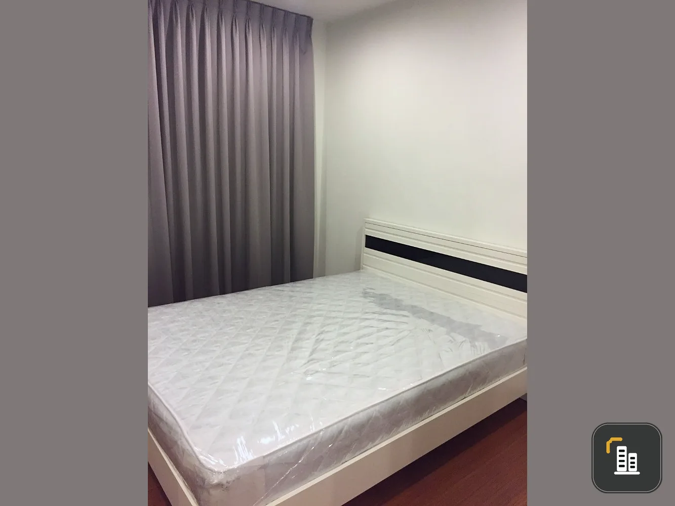 For sale: The Niche Taksin, 9th floor, swimming pool view, good price, free decoration of the whole room. If interested, reserve now. Don't wait.