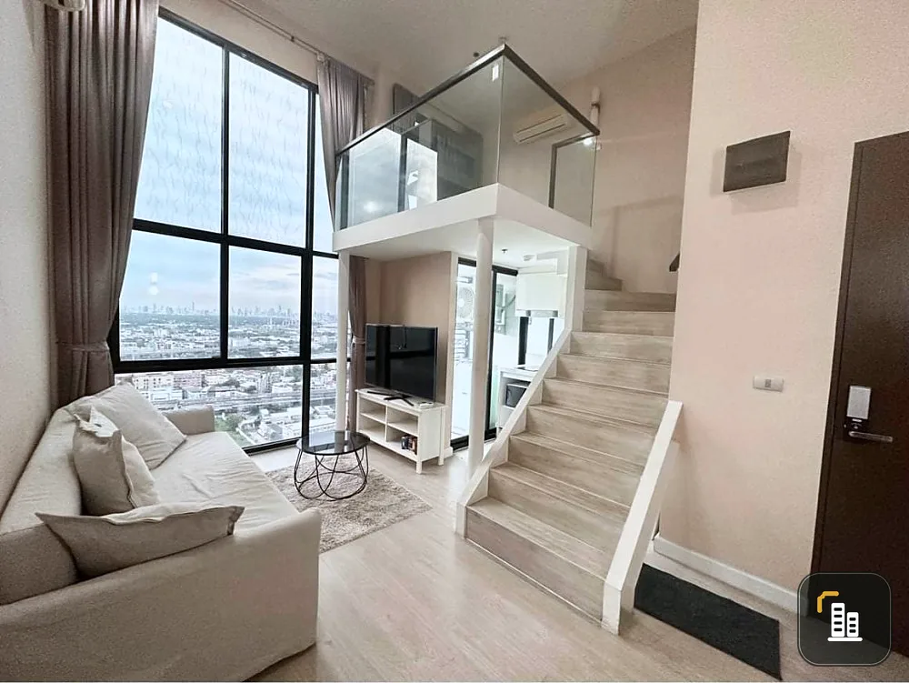 For rent: The Sky Sukhumvit, high floor, great city view. Duplex style room, beautiful, luxurious, looks expensive. Don't miss out, reserve now.