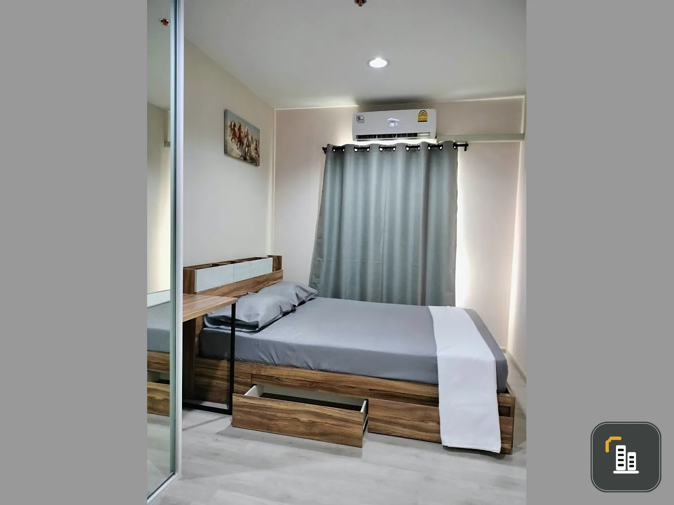 For sale or rent Plum Condo Central Station. Room ready to move in. Complete here. Hurry and reserve before you miss this room.