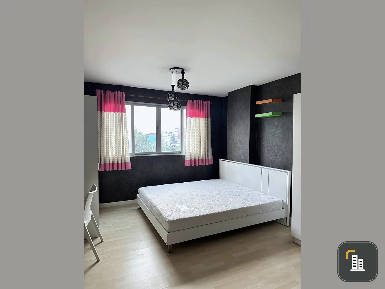 For sale: ?????? ???????? Corner room in front of the room, won't bump into anyone, very livable. If you don't buy, you're making a big
