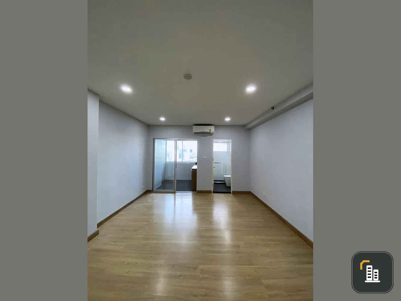 For sale: Supalai Park Srinakarin, empty room, 14th floor, beautiful view, decoration style, must reserve now, don't miss it.