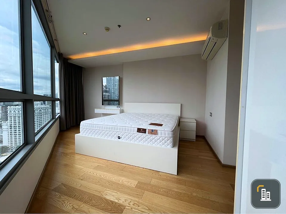 For sale H Sukhumvit 43 Condominium 2 bedrooms, 2 bathrooms, 28th floor, high view, great price, hurry and reserve.