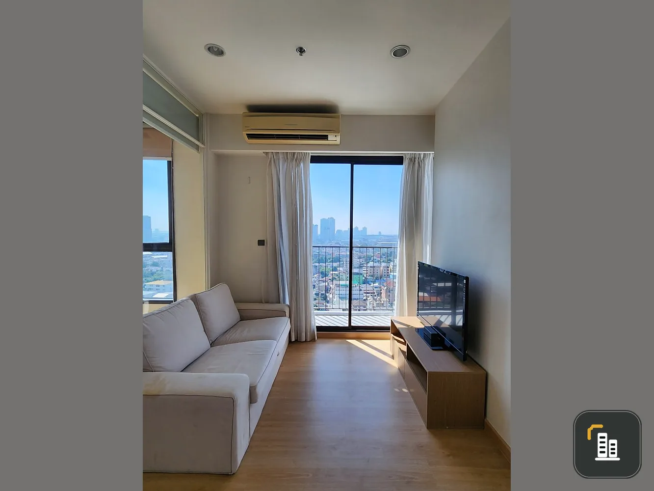 For sale: Fuse Sathorn-Taksin, corner room, 1 bedroom, 16th floor, very beautiful view, affordable price. Hurry and reserve before it's gone.