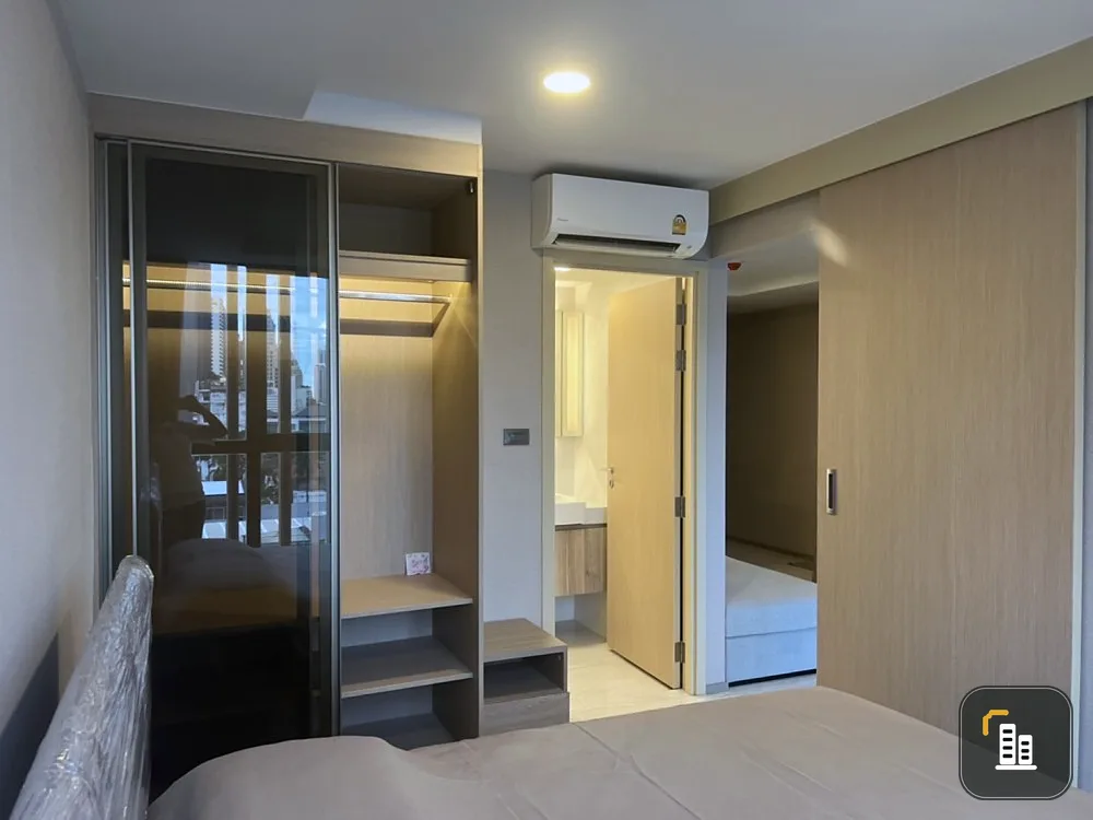 For rent!! Condo Walden Asoke, 8th floor, beautiful room, fully furnished. Ready to move in immediately. Don't miss it!!