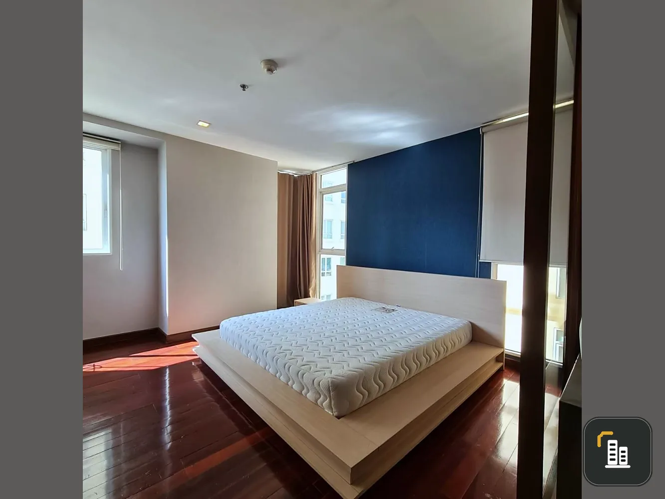 For sale: Sukhumvit City Resort, Sukhumvit 11, partitioned room, simply decorated. Fully furnished, hurry and reserve now.