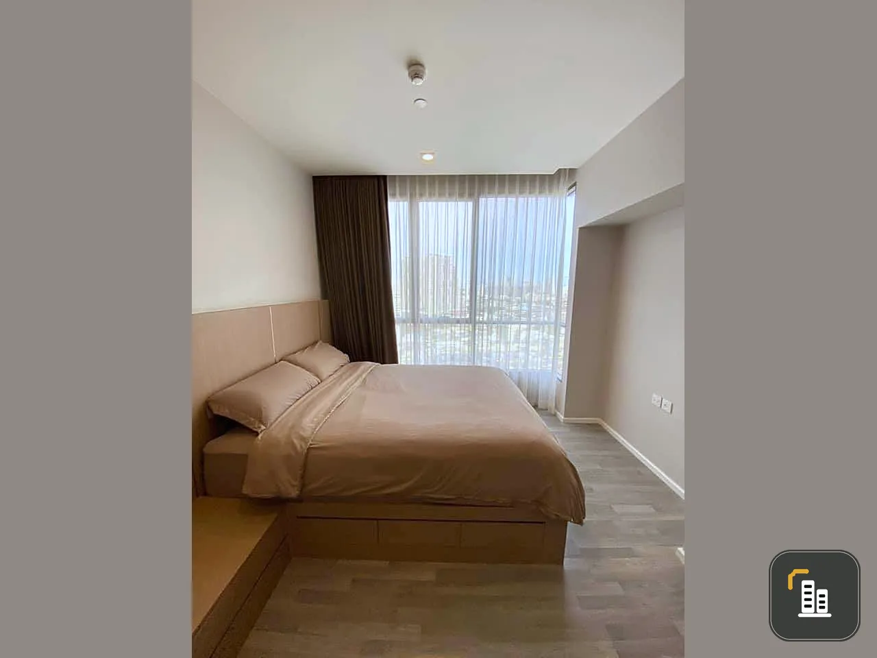 Condo for sale, rent, The Room Sathorn-St. Louis. Nice leather sofa, 16th floor, east direction. Don't wait.