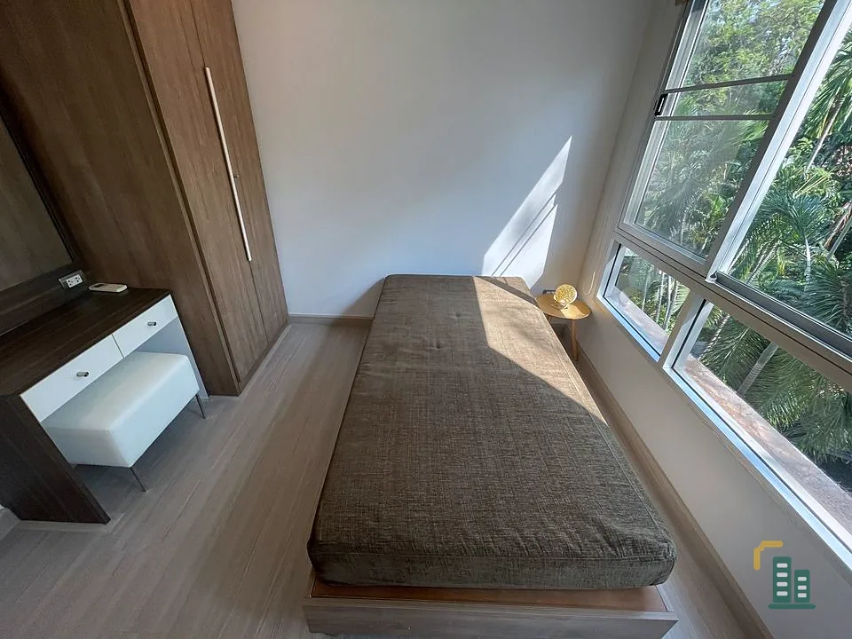 For rent: Tree Condo Ekkamai (Sukhumvit 42), natural view, ready to move in, clean room, already comfortable, hurry and reserve now.
