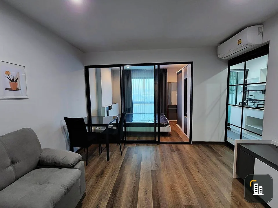 Hi Sutthisan for sale, room divided into proportions. Fully furnished The sofa is soft and comfortable to sit on. If you don't reserve, you'll miss a