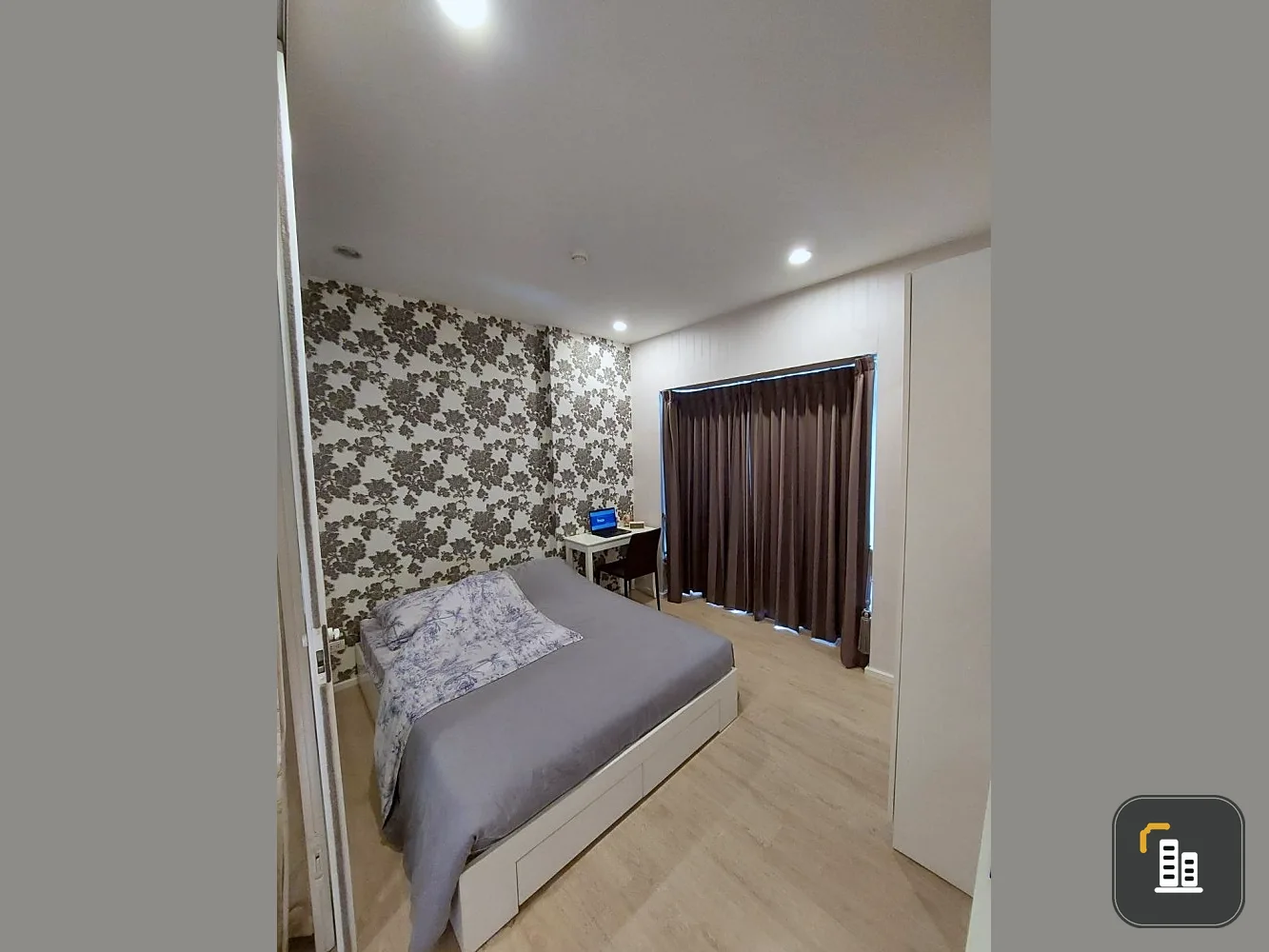 Urgent sale, S One Rama 9, room with good wallpaper. Great price If you miss it, you'll regret it later. Let me tell you.