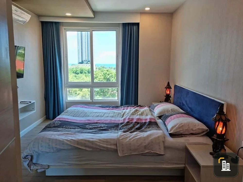 For sale: Seven Seas Condo Resort Jomtien (Jomtien), lots of usable space. The swimming pool around the building is lovely, don't miss it.
