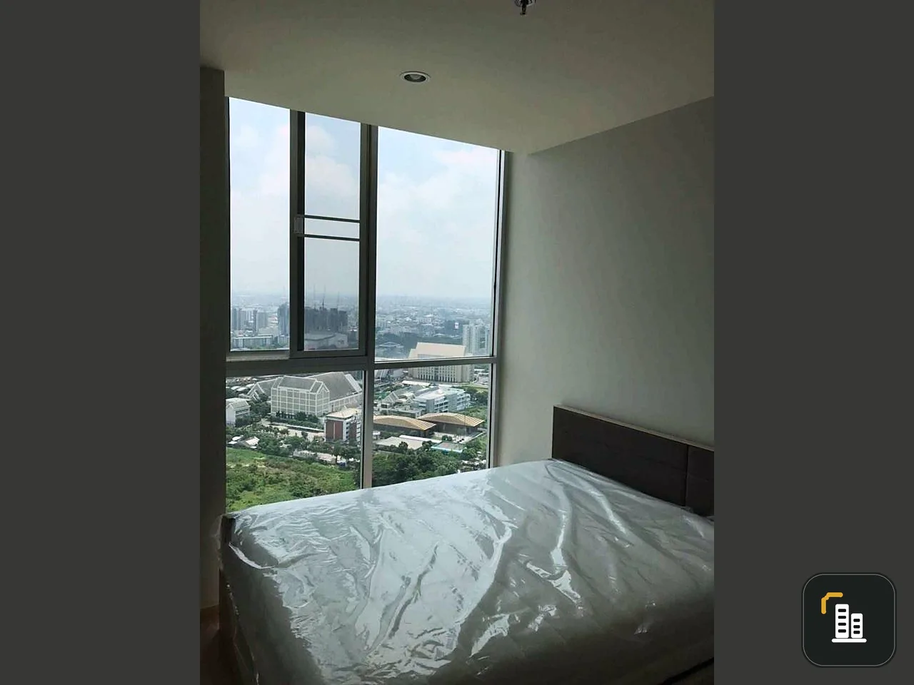 For sale: Noble Revolve Ratchada, high floor, beautiful view, comfortable to the eyes, fully decorated. You can just come in and stay.