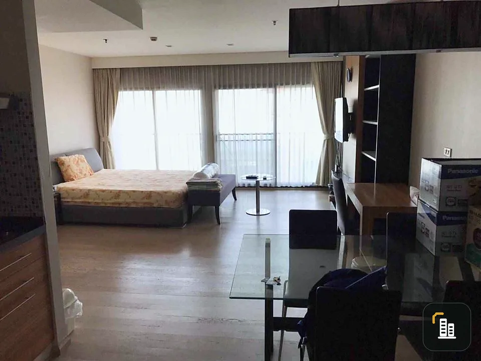 For sale: Chapter One, Modern Dutch, 6th floor, beautiful river view. Spacious room Hurry and reserve before you miss it.