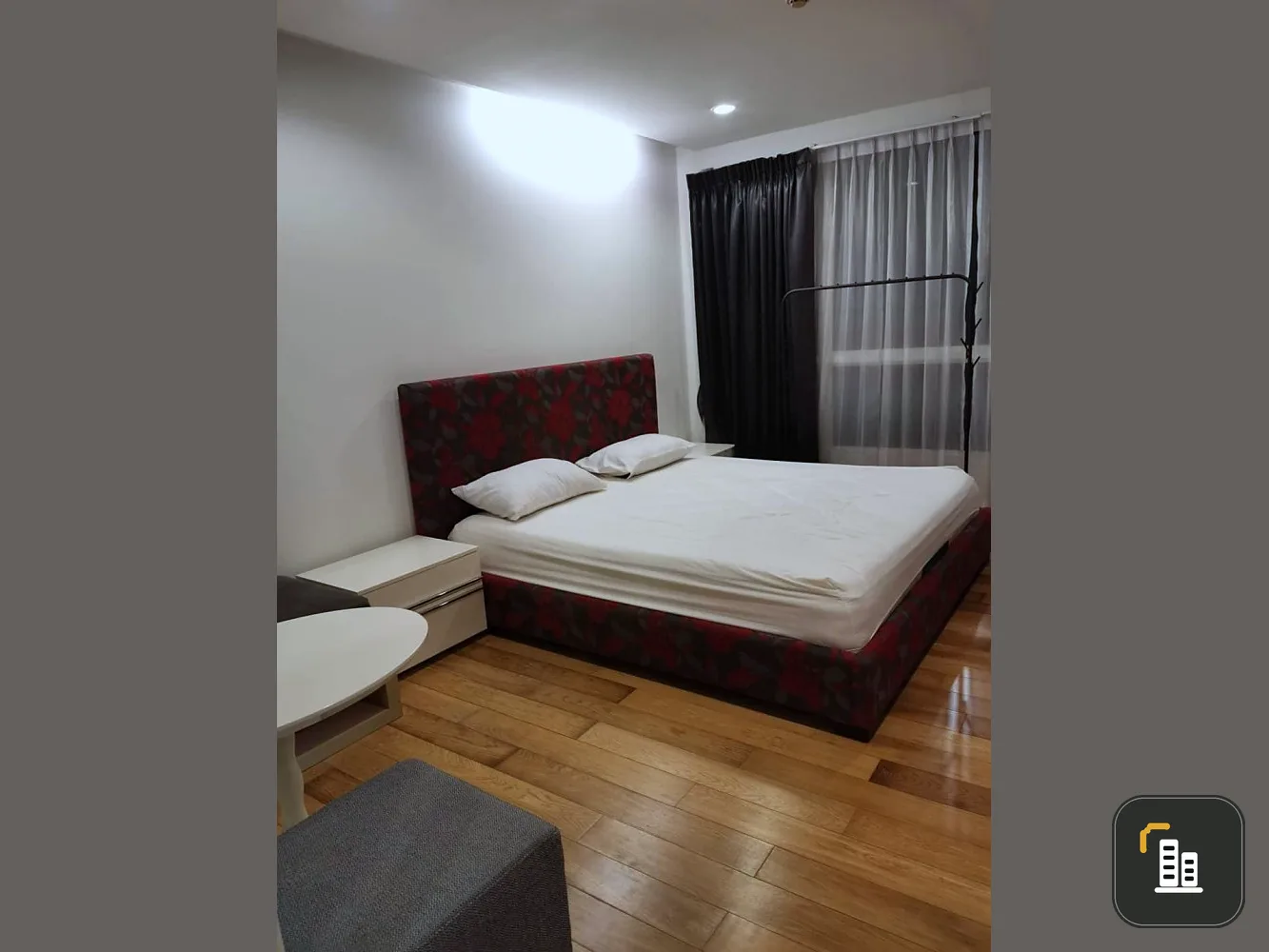 For rent: 15 Sukhumvit Residences, corner room, privacy. Fully furnished Just come and move in.