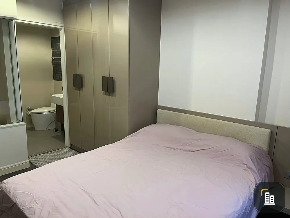 For rent The Crest Sukhumvit 49, room ready to move in. Complete facilities, good price, hurry and reserve now.