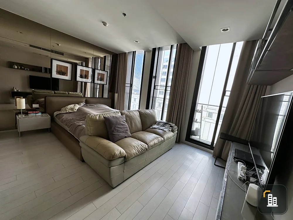 For rent: Noble Ploenchit, room ready to move in. Fully furnished With a very comfortable sofa. Don't just look and reserve now.