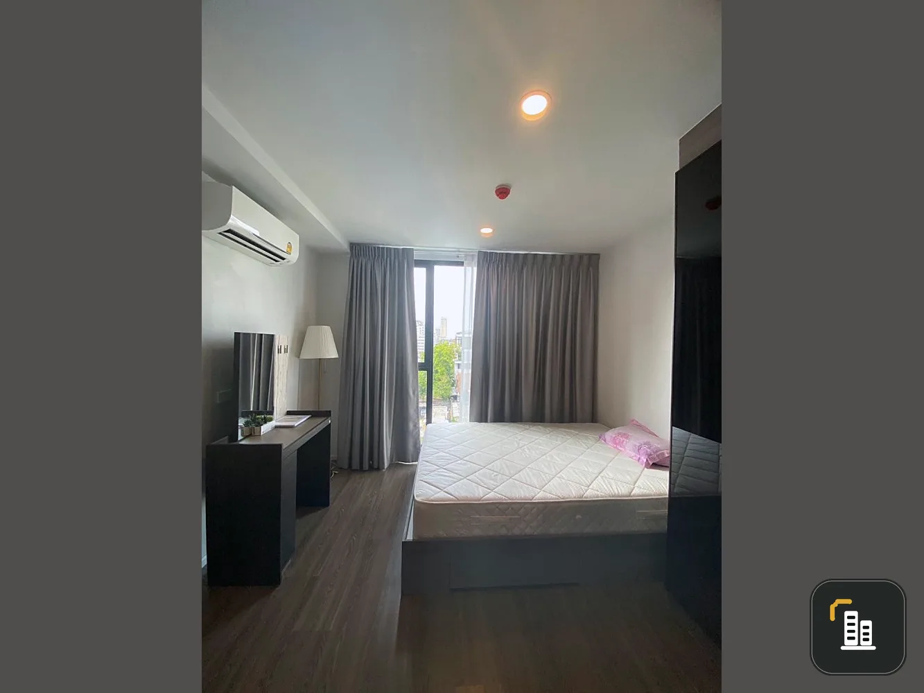 Condo for rent, The Origin Ratchada-Lat Phrao, wide sofa, nice to sit on, lots of usable space, don't miss it.