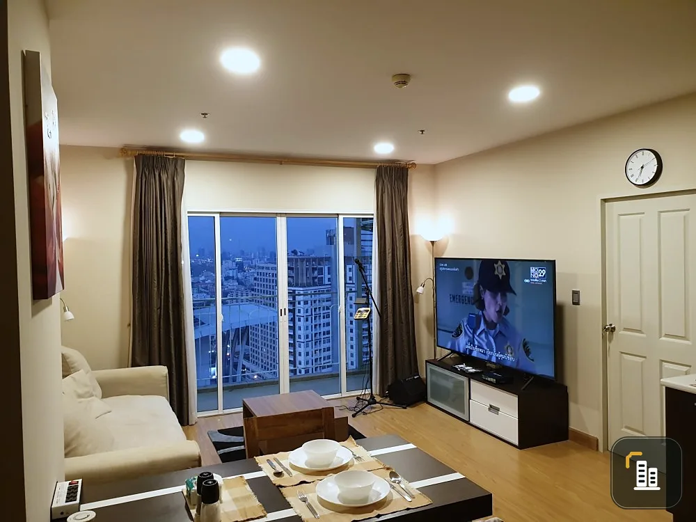 For sale: The Complete Rajprarop, 30th floor, spacious room. Big screen TV, watch movies to your heart's content Hurry and reserve before you miss out