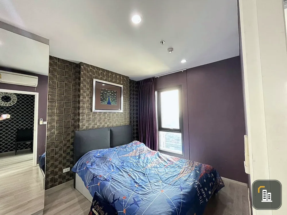 For rent: Centric Ratchada-Huai Khwang, wallpapered throughout the room, extremely tone controlled, ready to move in, book now.