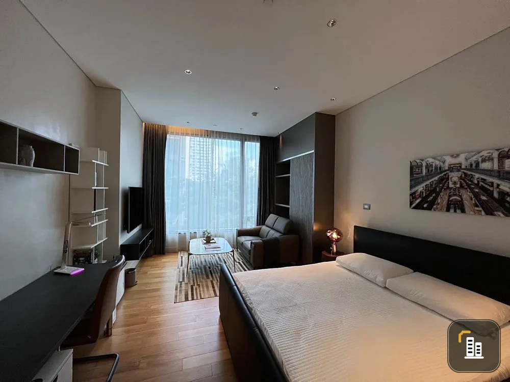 For rent: Sindhorn Langsuan, STUDIO room, simply decorated, nice to live in, with complete amenities. Book now.