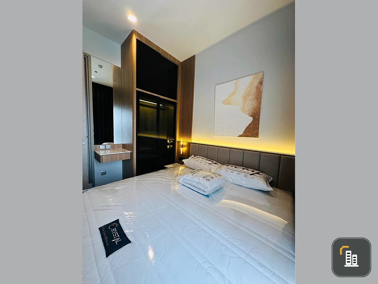 For rent: The Address Siam-Ratchathewi, high floor, decorated with great built-in rooms. Furniture ready to move in, good price, hurry to reserve.