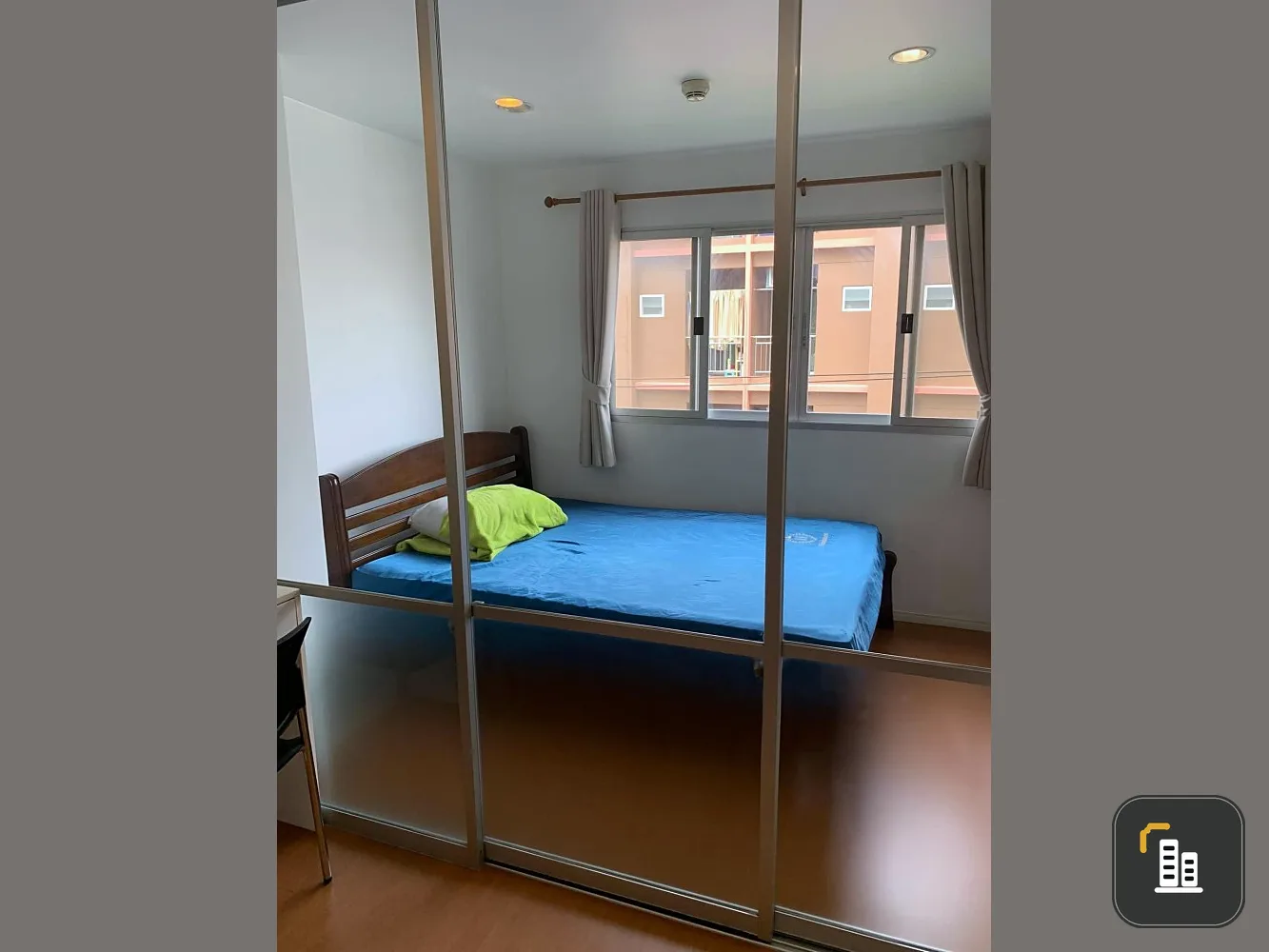 For sale: Lumpini Condo Town NIDA-Serithai, 2 floors, 4 corner rooms, very private. Travel comfortably. Book now.