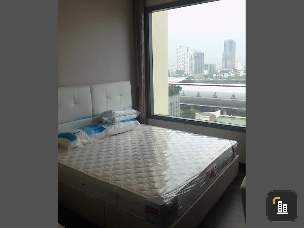 For rent, Q Asoke 2 bedroom condo, good price, plus everything. 2 bedrooms, this price is not often available, hurry up.