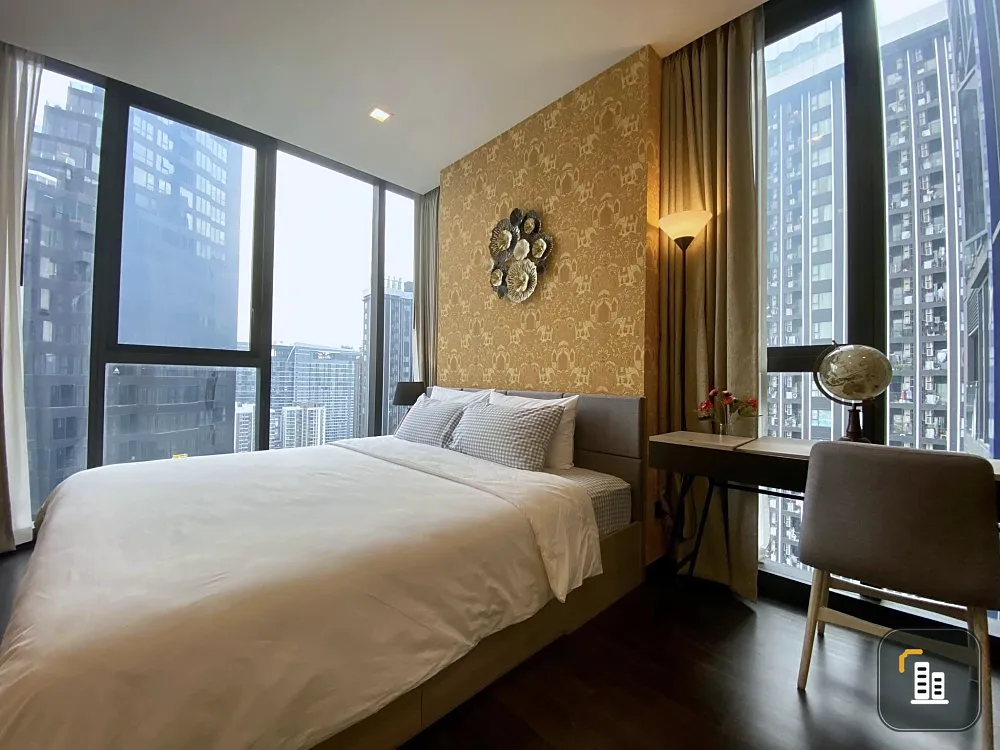 For rent, The Line Asoke-Ratchada, high floor, well wallpapered throughout the room, very livable, hurry and reserve quickly.