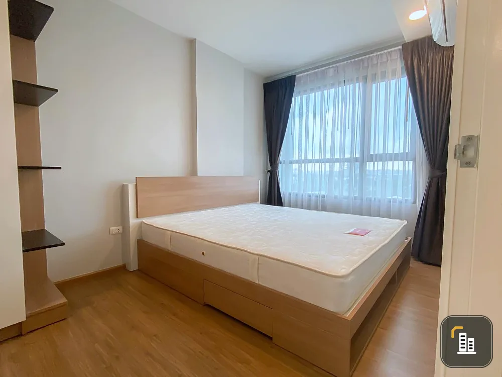 For rent: Proud 3 Chaengwattana, spacious room, divided into sections. There is a washing machine as well. The room is super clean. Don't miss it.