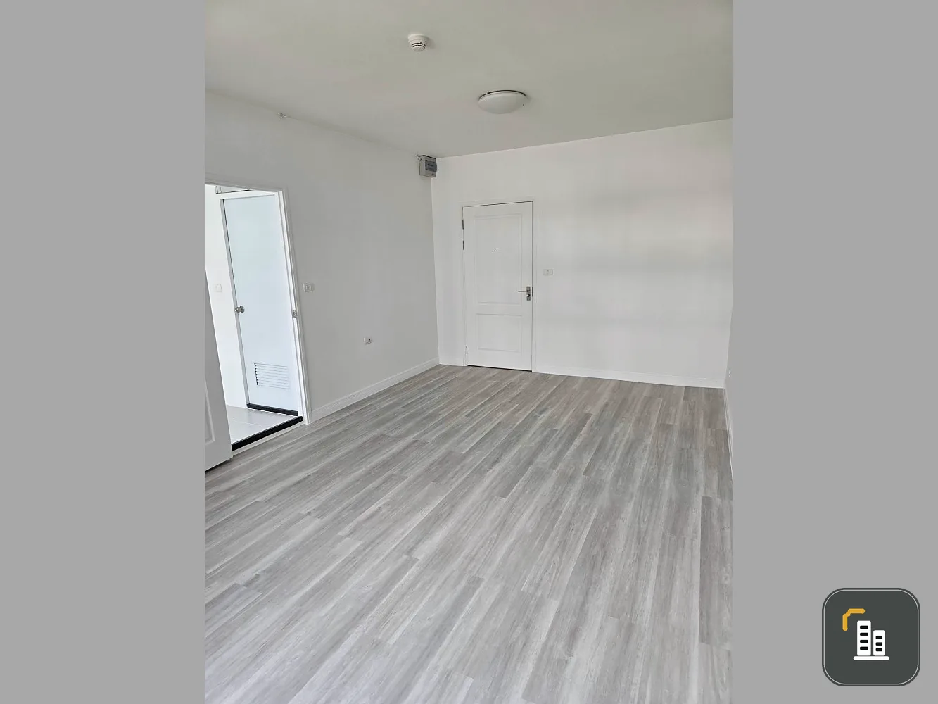 Condolette 624 Lat Phrao for sale, Condolette, empty room, color scheme, easy to decorate. Affordable prices, don't miss it.